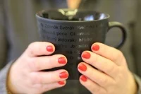 Hrnek — černý, velký, s&nbsp;lesklým potiskem